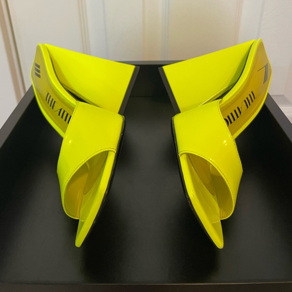 The Attico Devon Slide in Neon Fluo Yellow - Picture 5 of 13